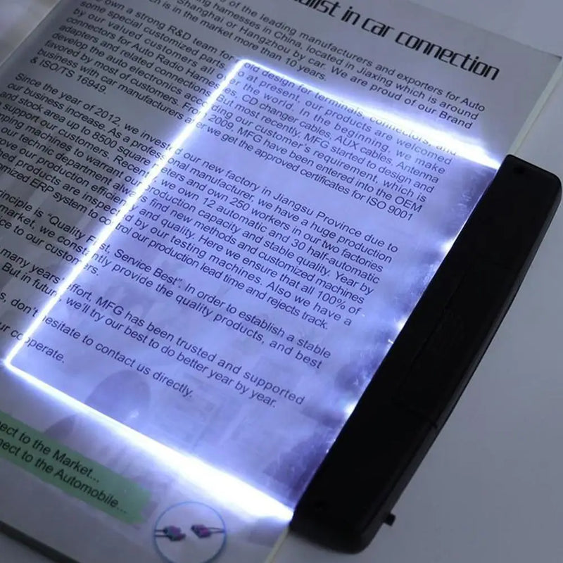 Luminária portátil para leitura noturna. Ideal para leitura na cama ou em ambientes escuros ou pouco iluminados.