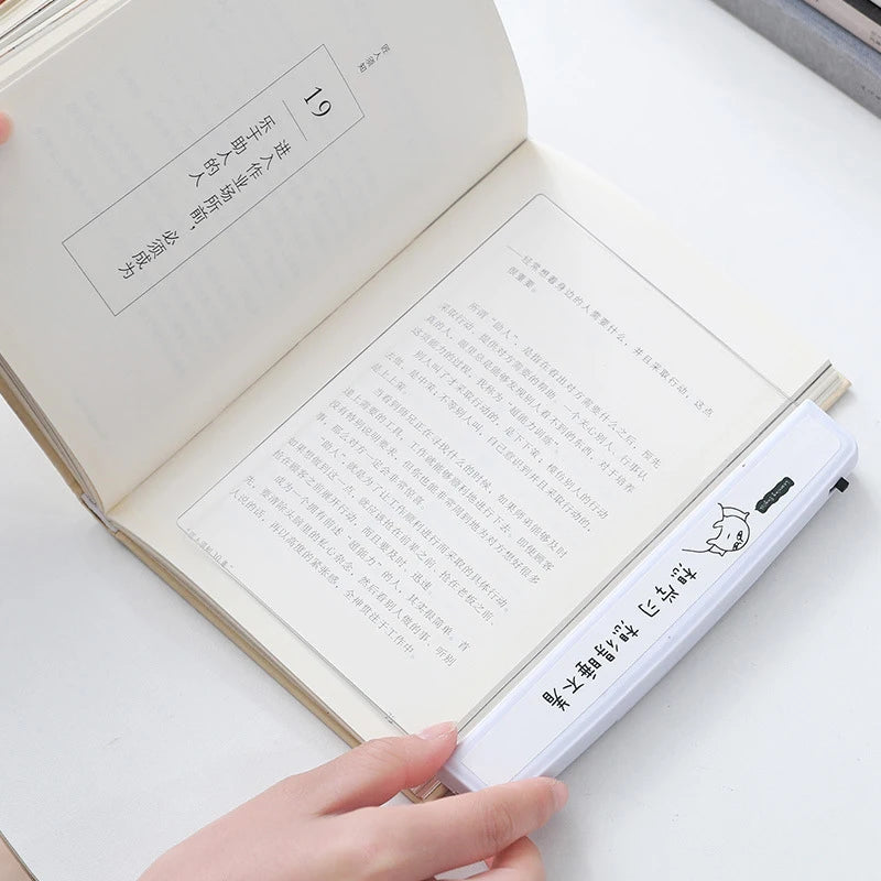 Luminária portátil para leitura noturna. Ideal para leitura na cama ou em ambientes escuros ou pouco iluminados.