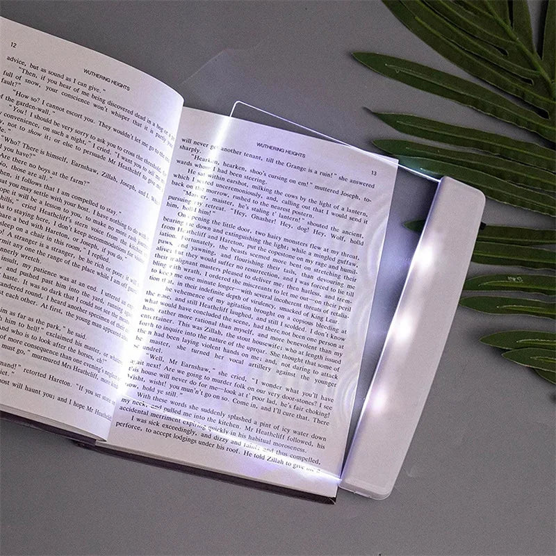 Luminária portátil para leitura noturna. Ideal para leitura na cama ou em ambientes escuros ou pouco iluminados.